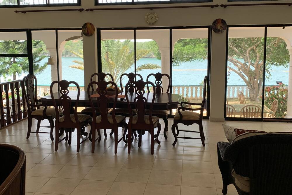 Photo of Livingroom in Villa Hermosa