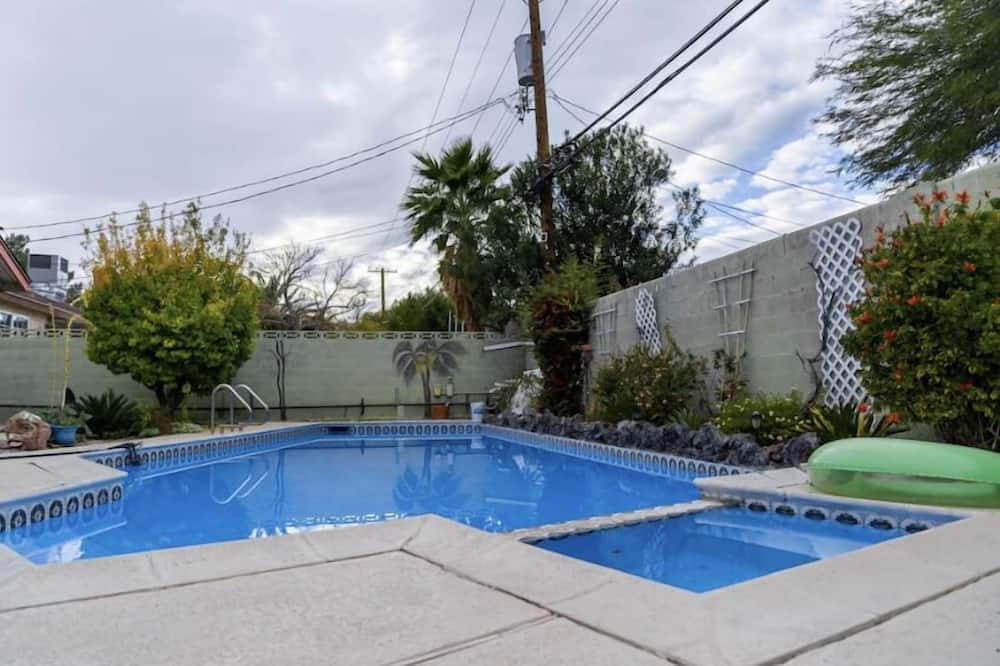 Photo of Outdoor in McNeil Estates