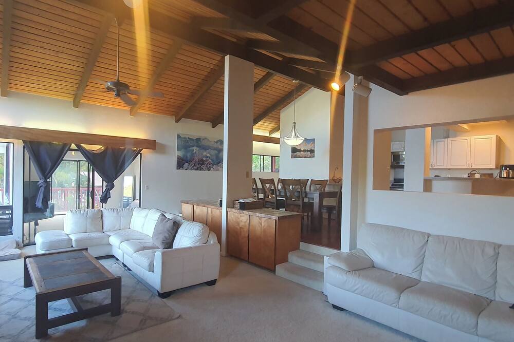 Photo of Livingroom in Hawaii Kai