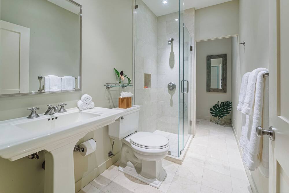 Photo of Bathroom in 'Aina Haina