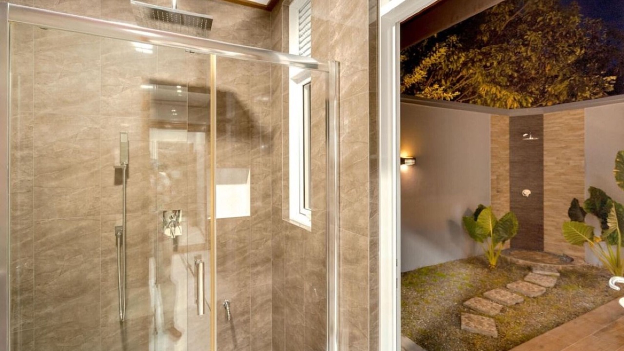 Photo of Bathroom in Fuvahmulah