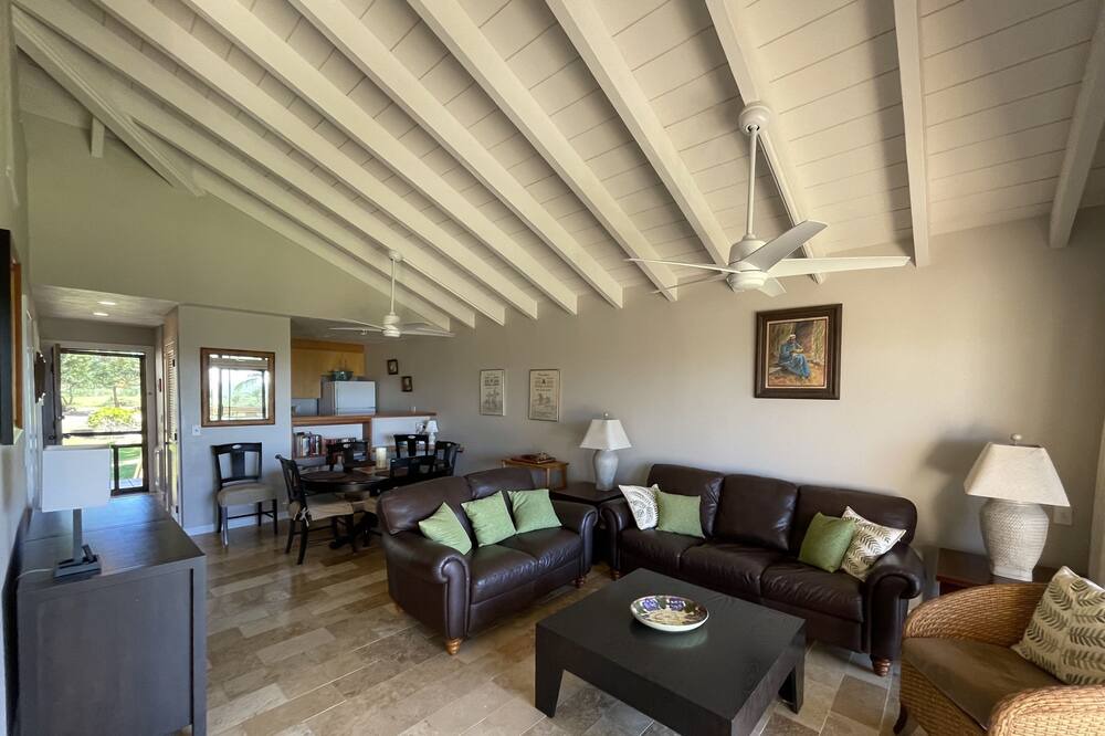 Photo of Livingroom in Maunaloa