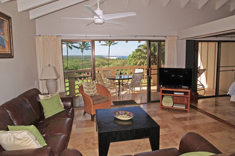 Photo of Livingroom in Maunaloa