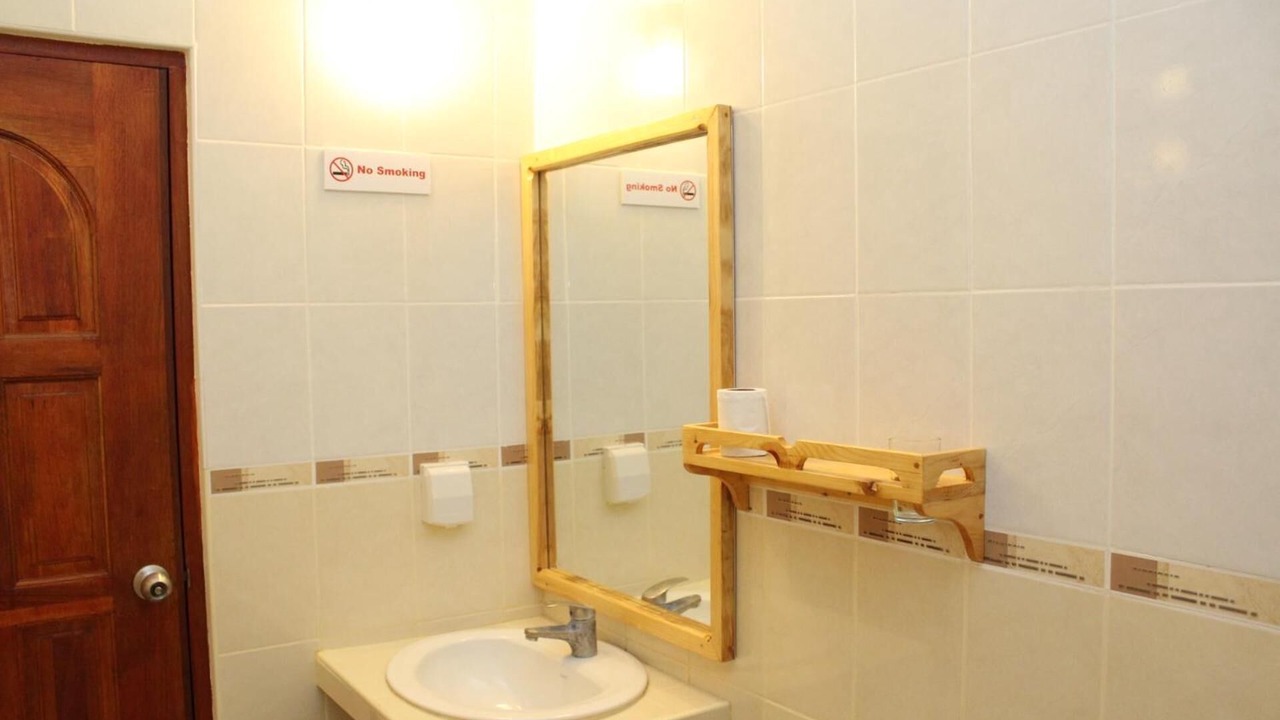 Photo of Bathroom in Dharavandhoo