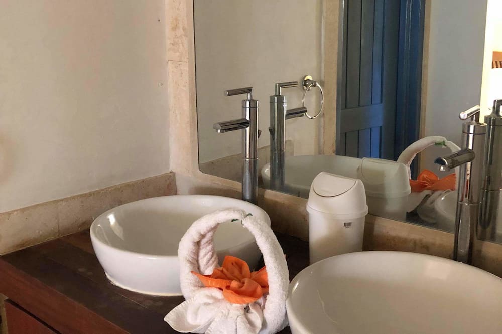 Photo of Bathroom in El Callejon