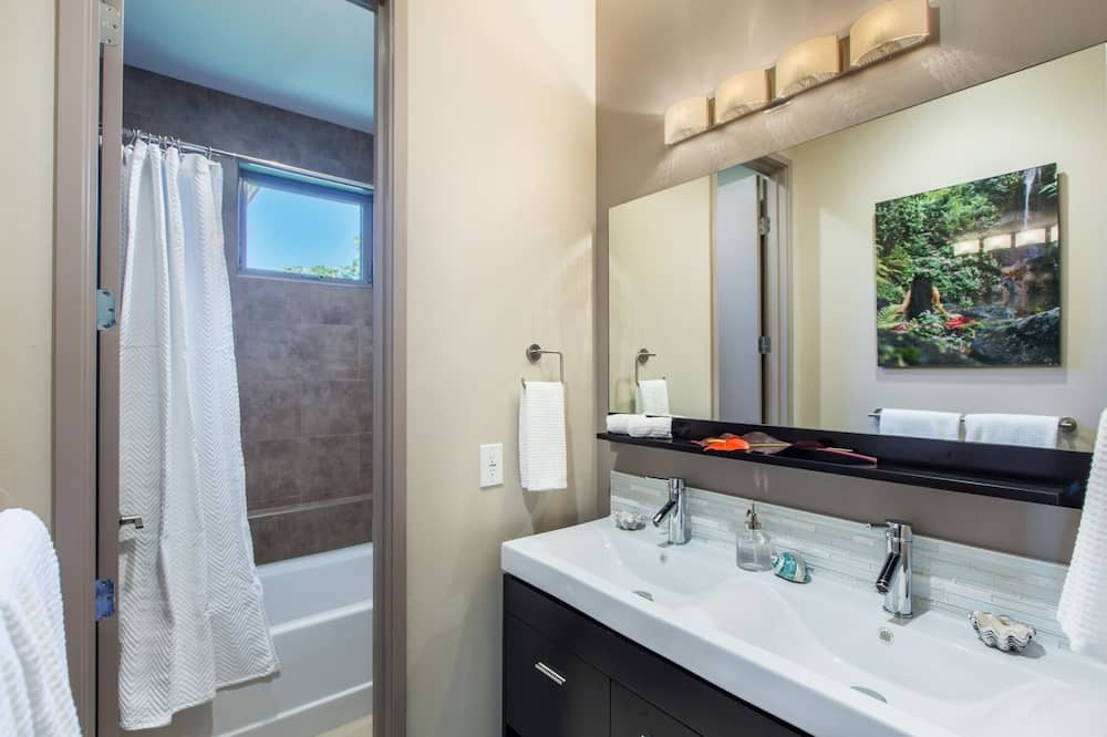 Photo of Bathroom in Hawaii Kai