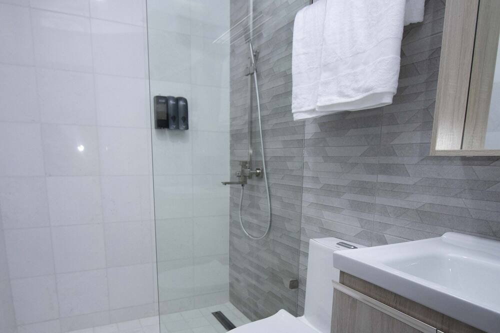 Photo of Bathroom in Yolanda Morales