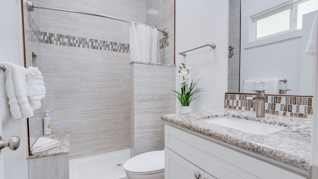 Photo of Bathroom in Wailuku
