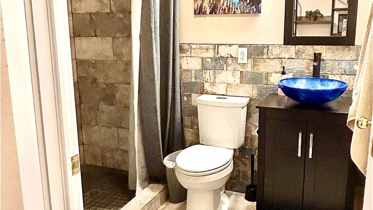 Photo of Bathroom in Sandy