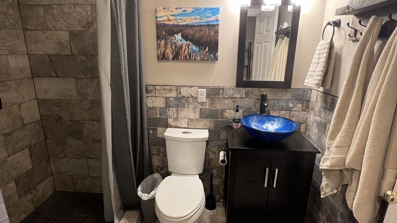Photo of Bathroom in Sandy