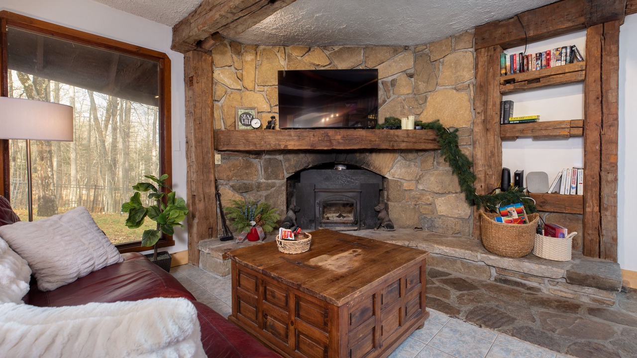 Photo of Livingroom in Bolton Landing