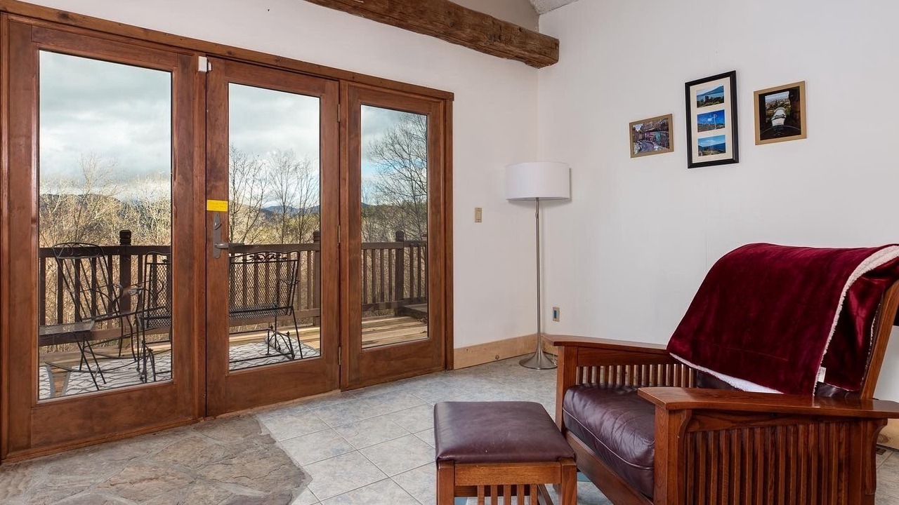 Photo of Livingroom in Bolton Landing