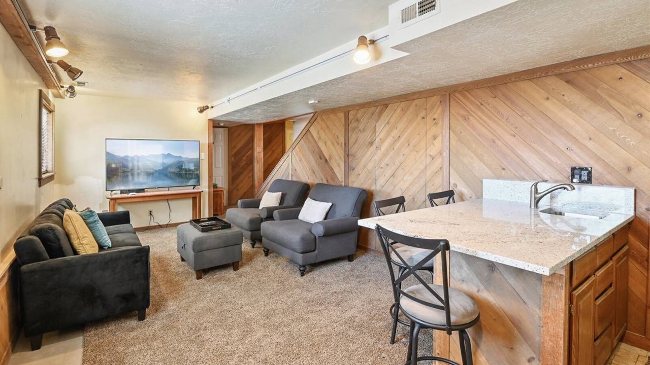 Photo of Livingroom in Cottonwood Heights