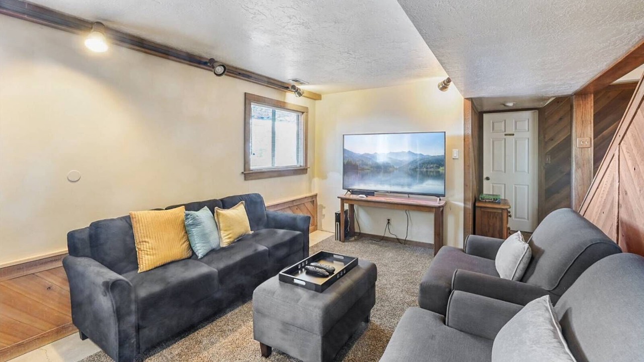 Photo of Livingroom in Cottonwood Heights