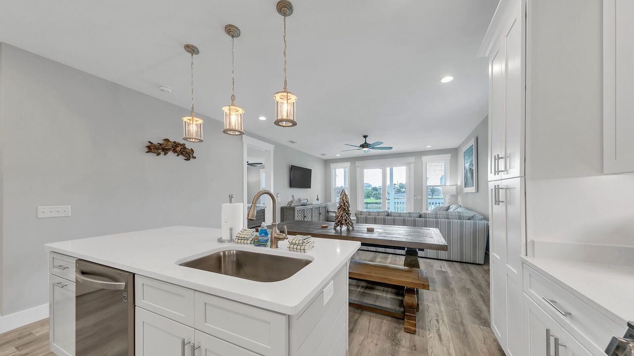 Photo of Kitchen in Laguna Beach Estates
