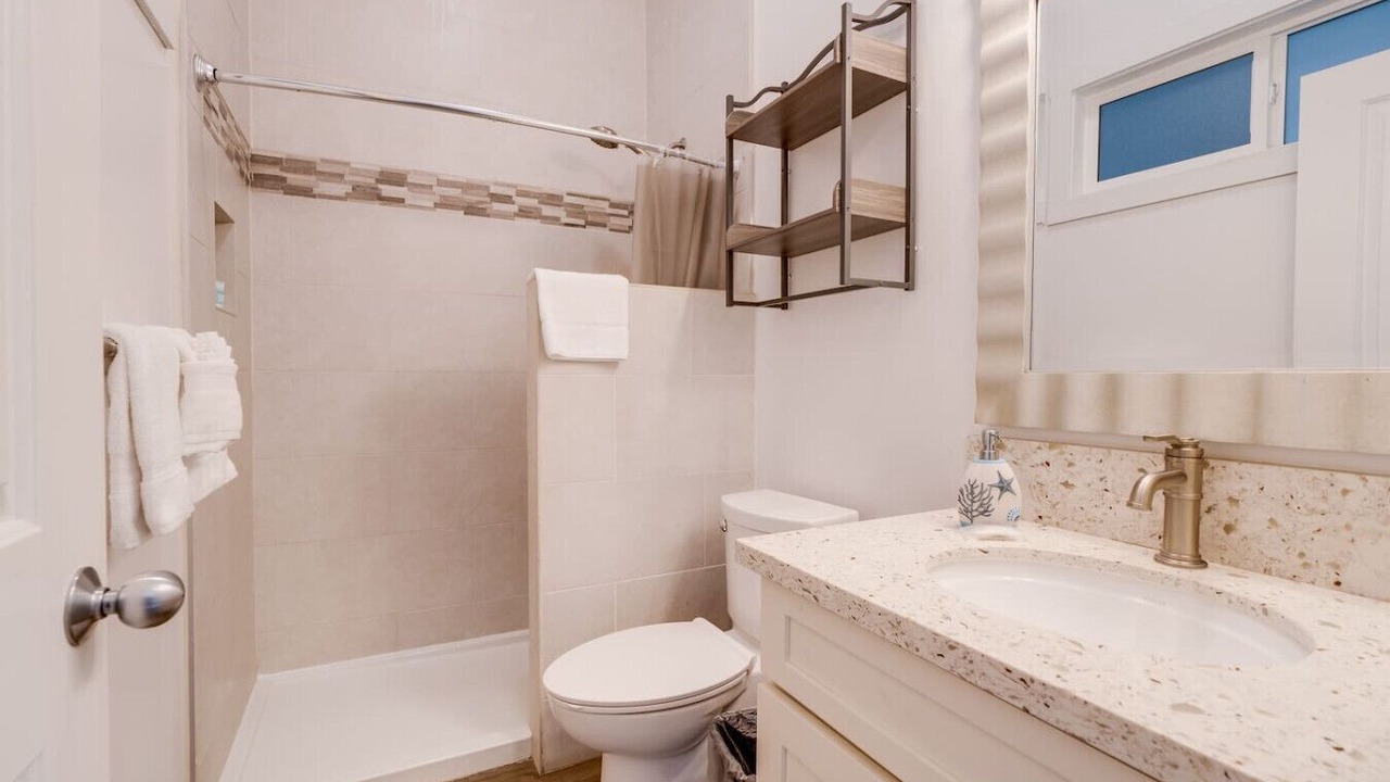 Photo of Bathroom in Wailuku