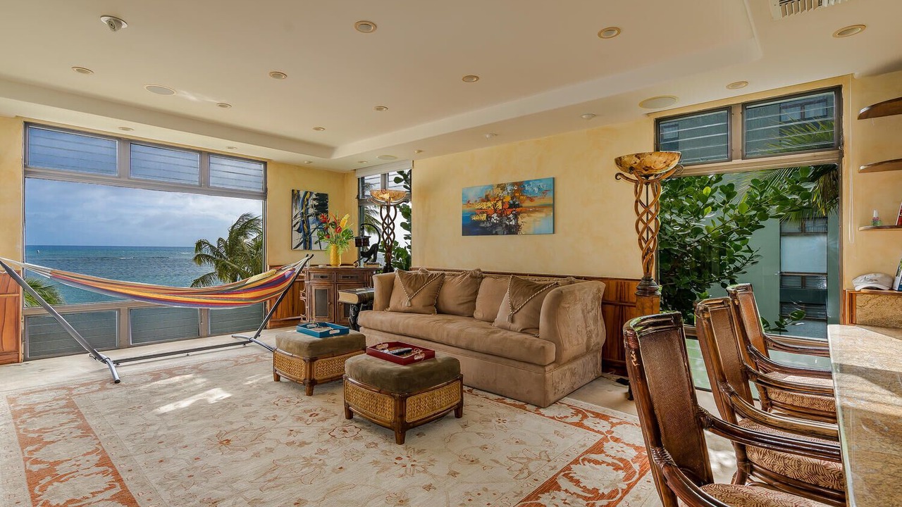Photo of Livingroom in Waialae Iki