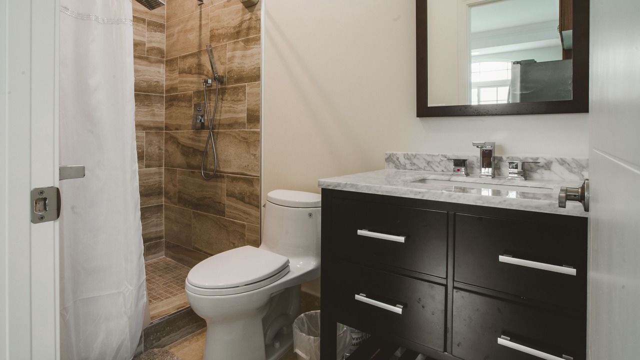 Photo of Bathroom in Eastern Honolulu