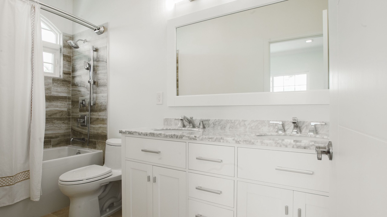 Photo of Bathroom in Eastern Honolulu