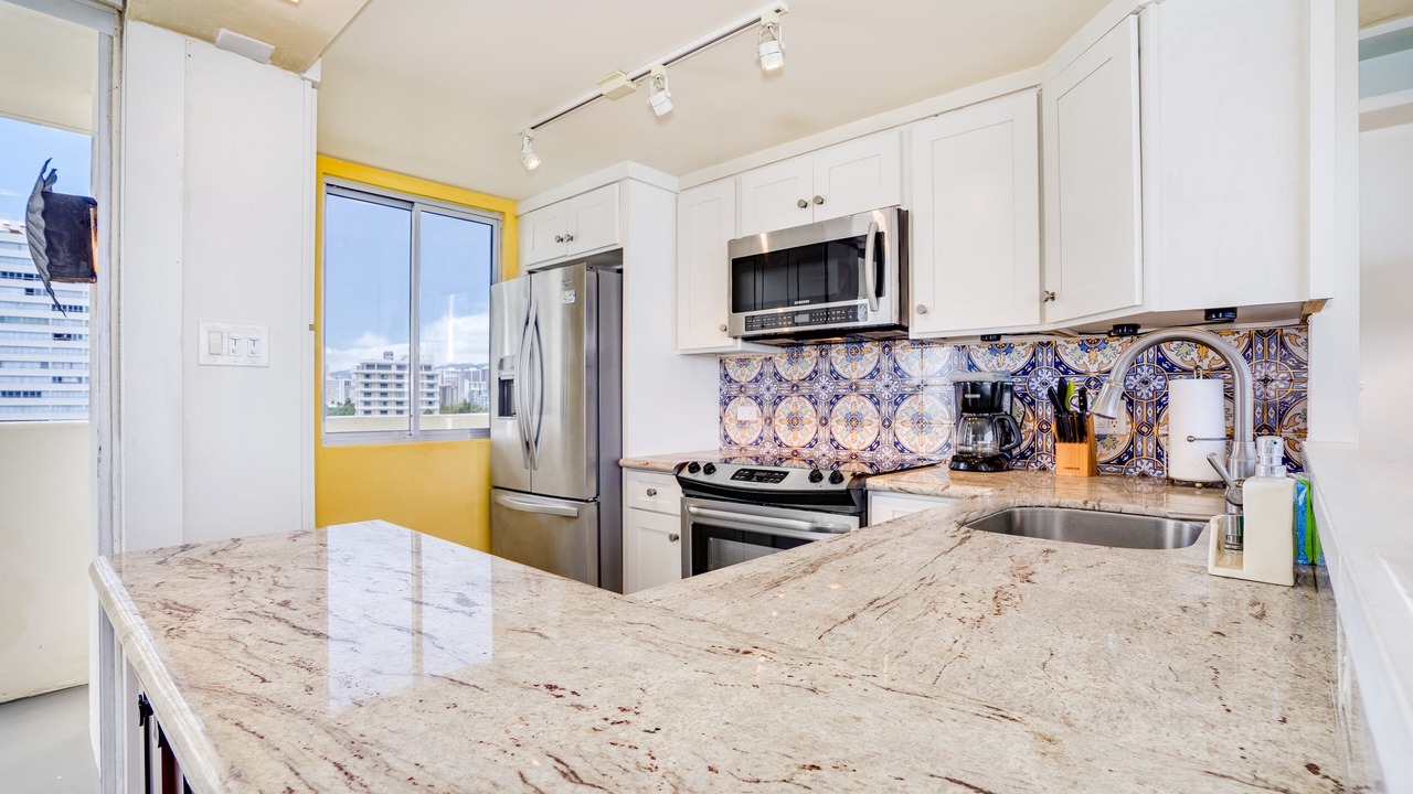 Photo of Kitchen in Diamond Head - Kapahulu - St. Louis