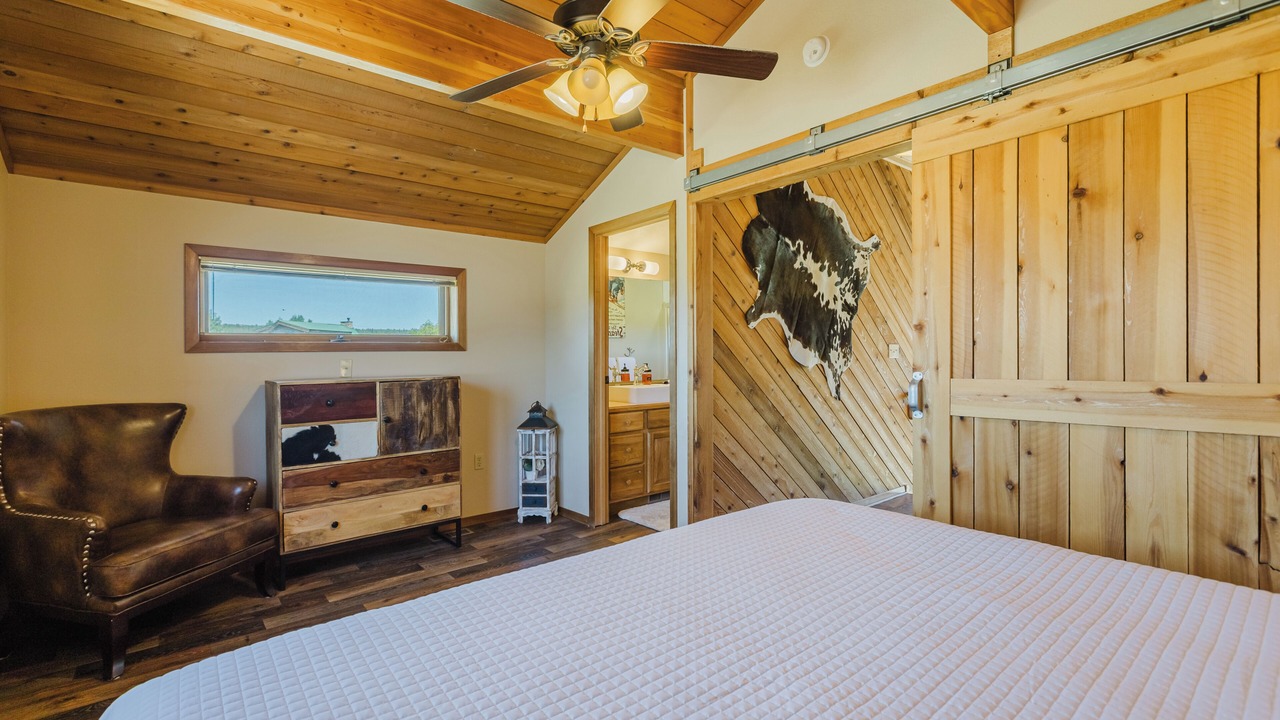 Photo of Bedroom in Lake Hatcher Park