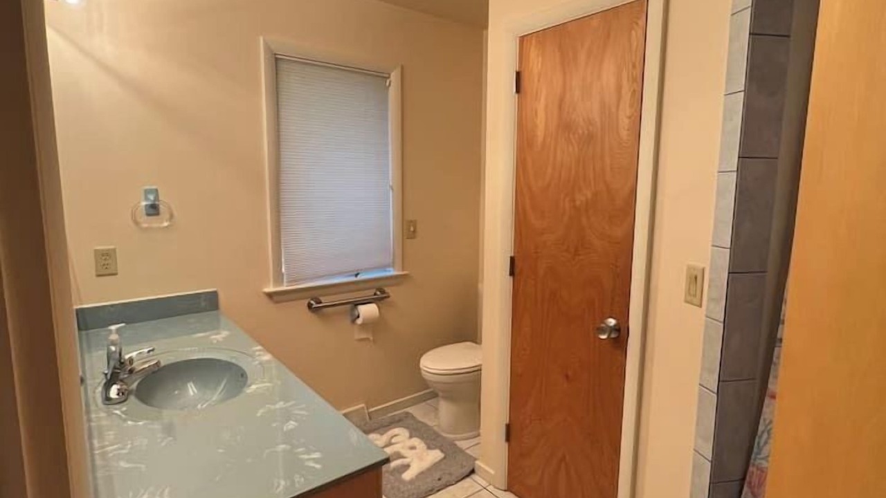 Photo of Bathroom in West Lawn