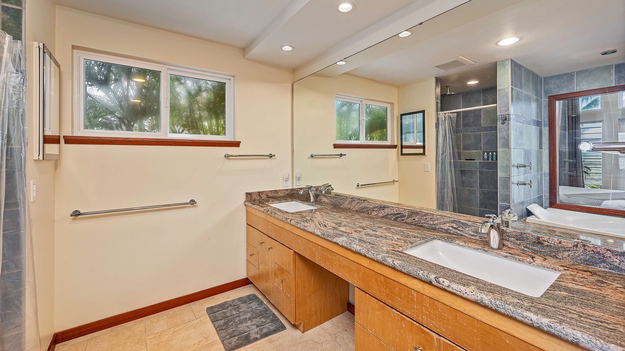 Photo of Bathroom in Kahalu u