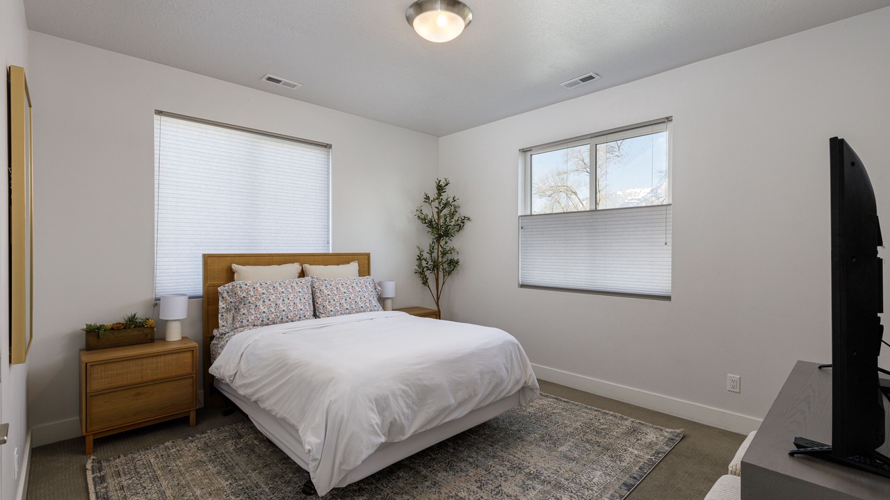 Photo of Bedroom in White City