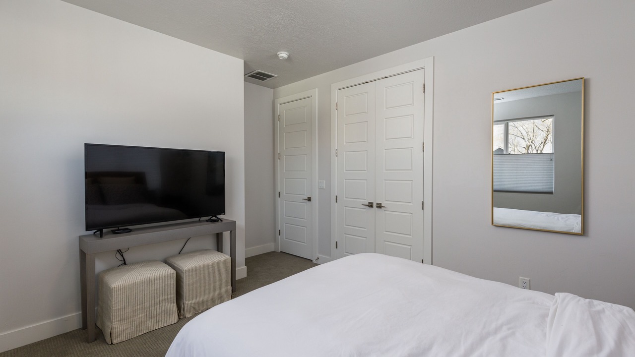 Photo of Bedroom in White City