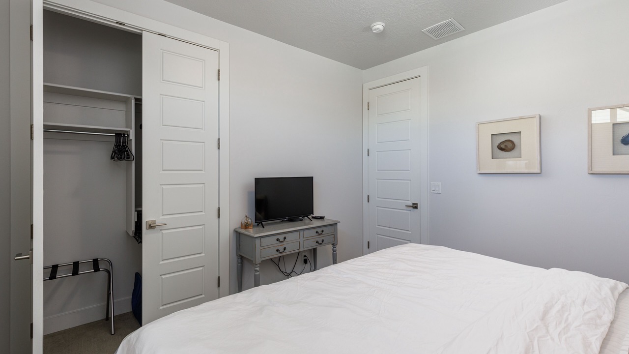 Photo of Bedroom in White City