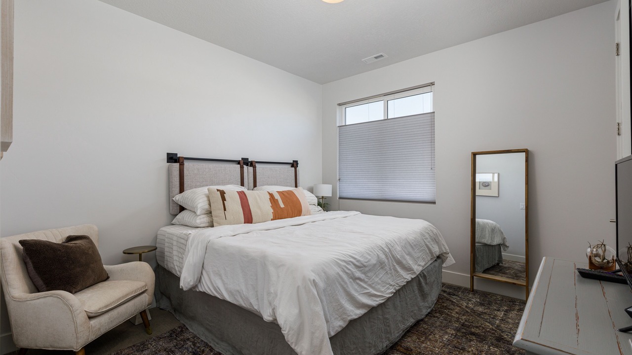 Photo of Bedroom in White City