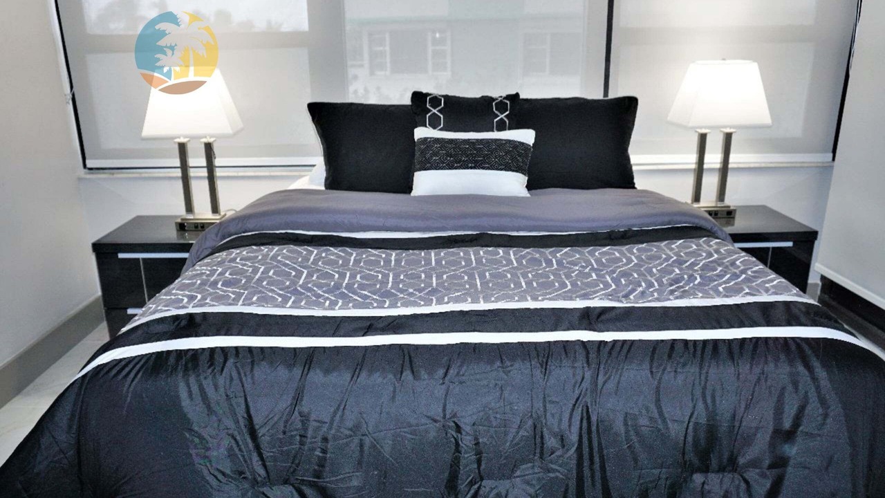 Photo of Bedroom in Mid Beach