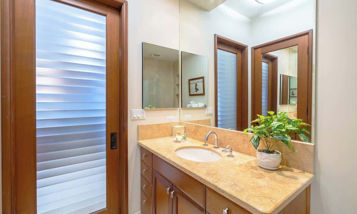 Photo of Bathroom in Waikiki
