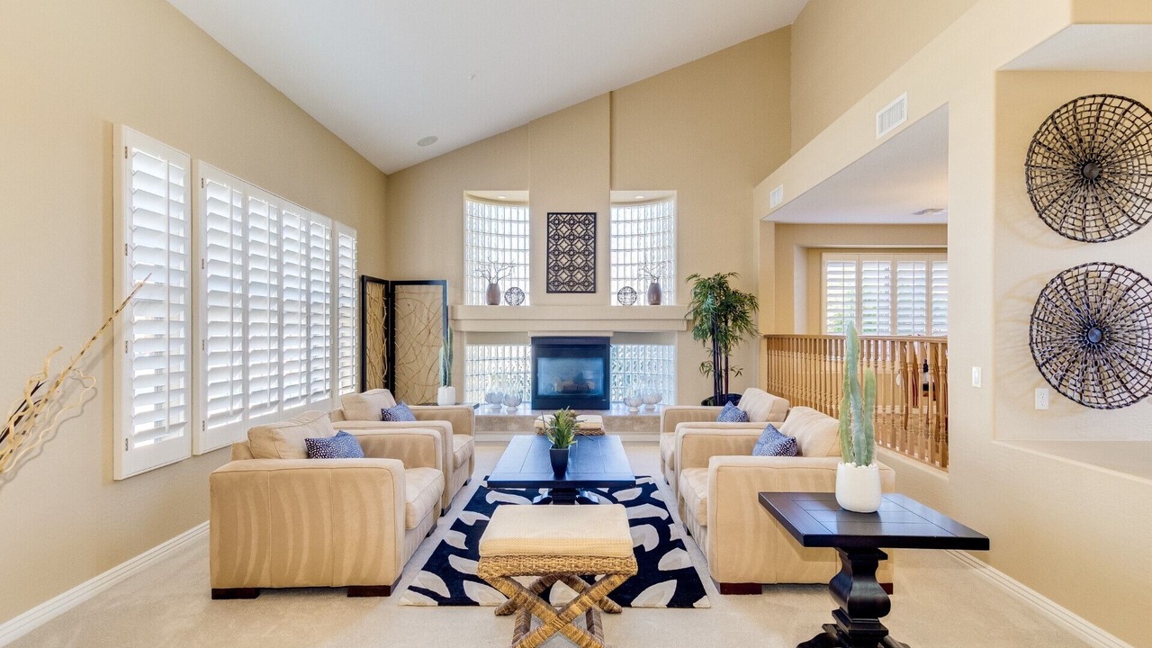Photo of Livingroom in Pleasant Valley