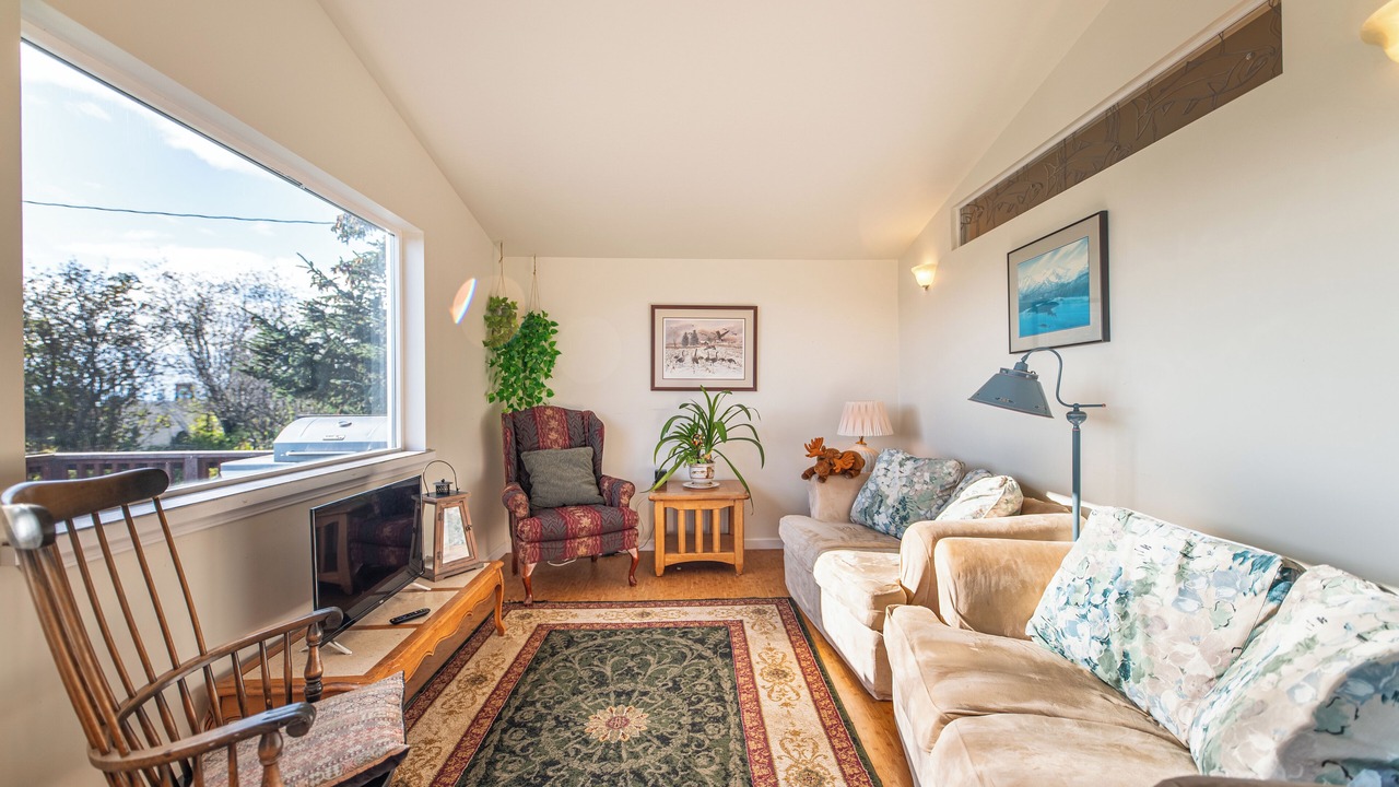 Photo of Livingroom in Homer