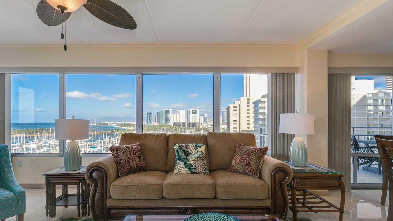 Photo of Livingroom in Waikiki