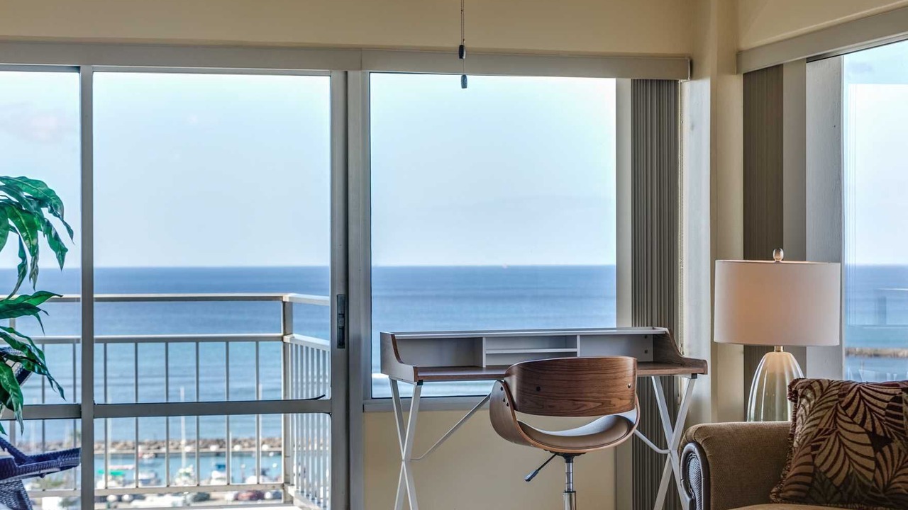 Photo of Livingroom in Waikiki