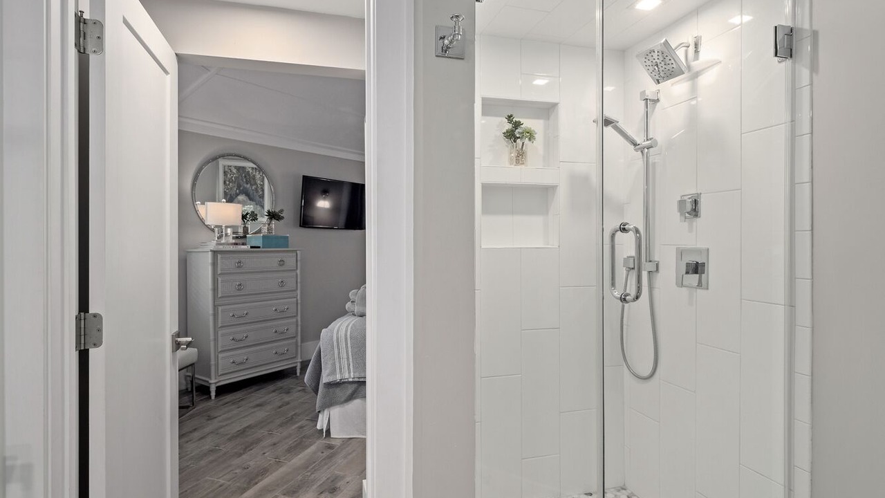 Photo of Bathroom in Night Heron