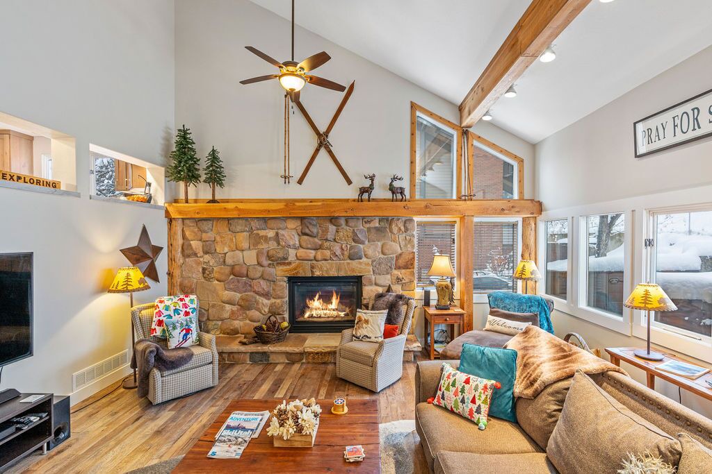 Photo of Livingroom in Cottonwood Heights