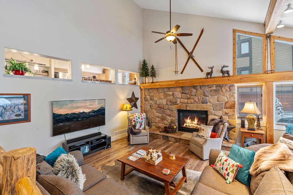Photo of Livingroom in Cottonwood Heights