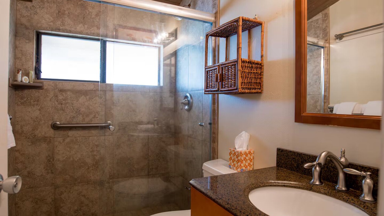Photo of Bathroom in Maalaea