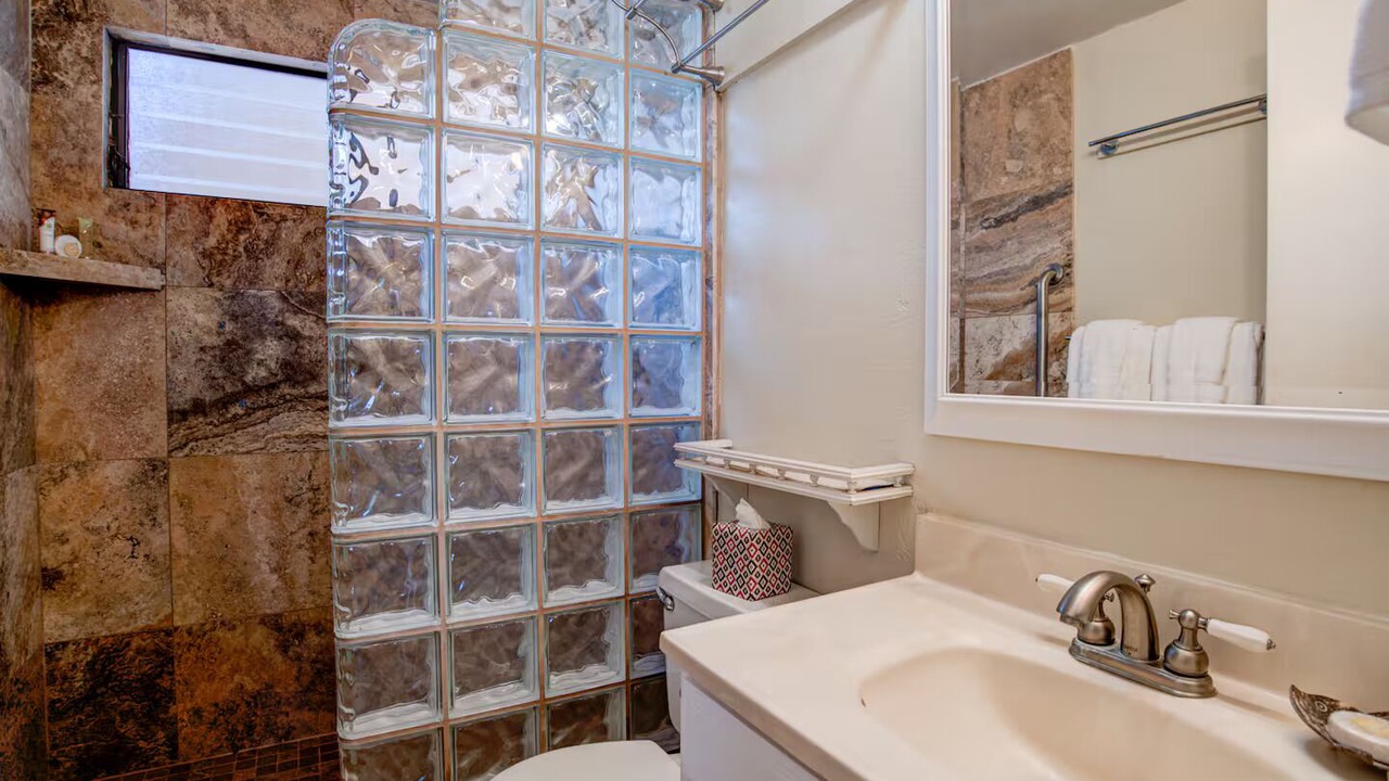 Photo of Bathroom in Maalaea