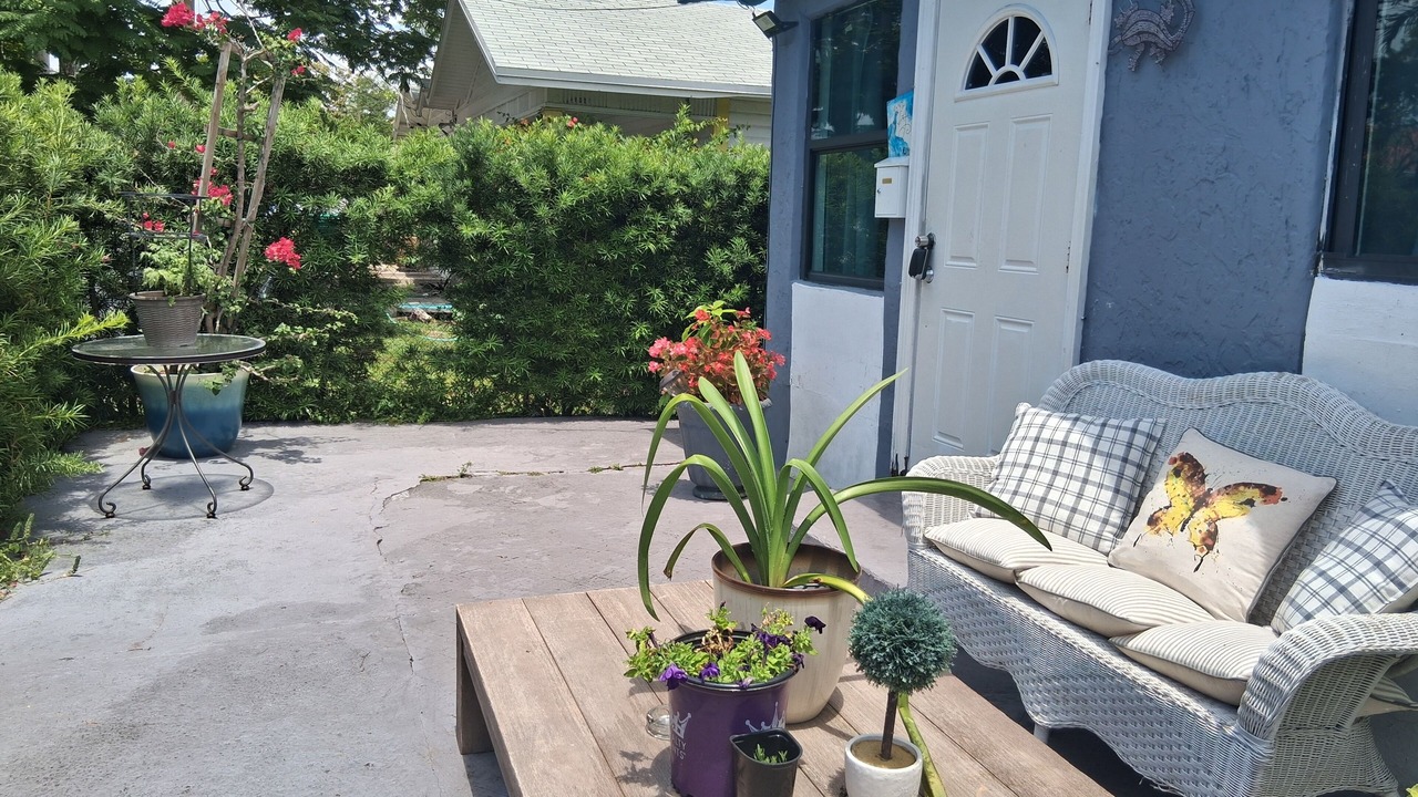 Photo of Patio Balcony in The Roads