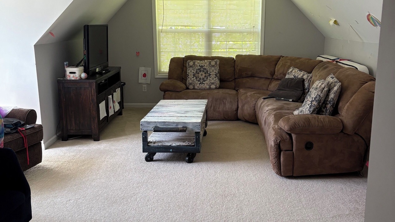 Photo of Livingroom in Queensbury
