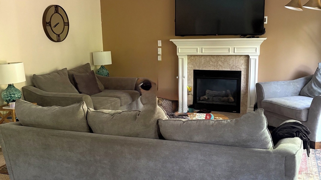 Photo of Livingroom in Queensbury