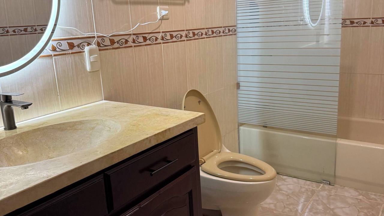 Photo of Bathroom in Pedro Brand