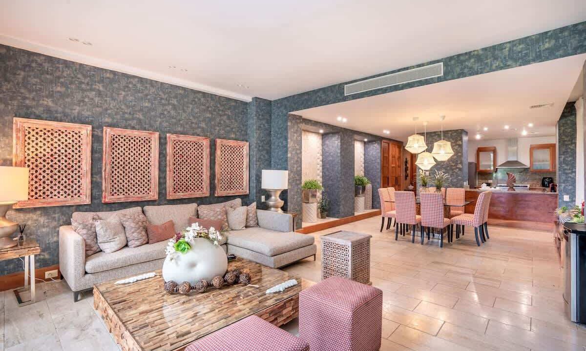 Photo of Livingroom in Los Altos