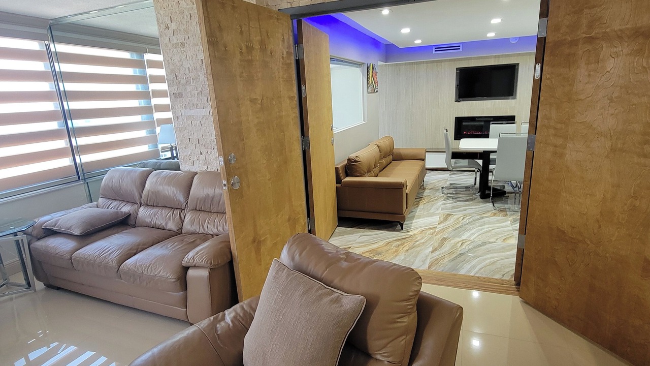Photo of Livingroom in Mid Beach