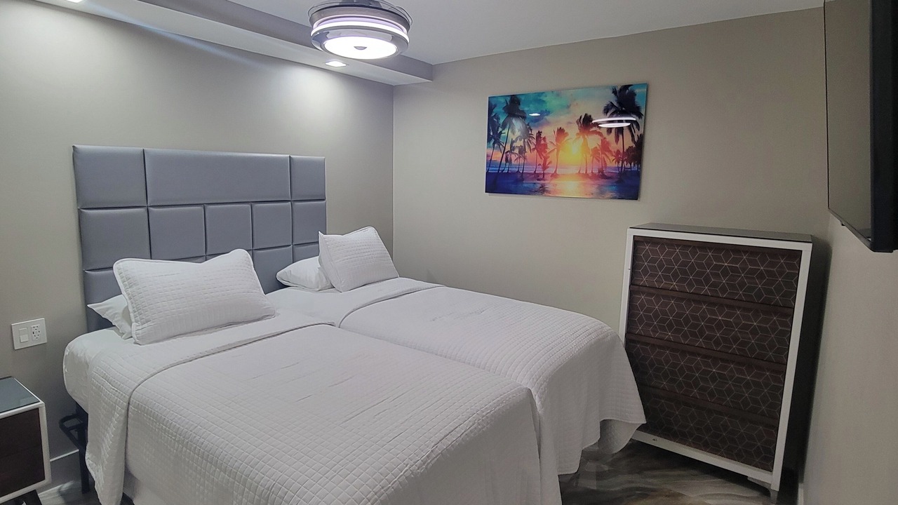 Photo of Bedroom in Mid Beach