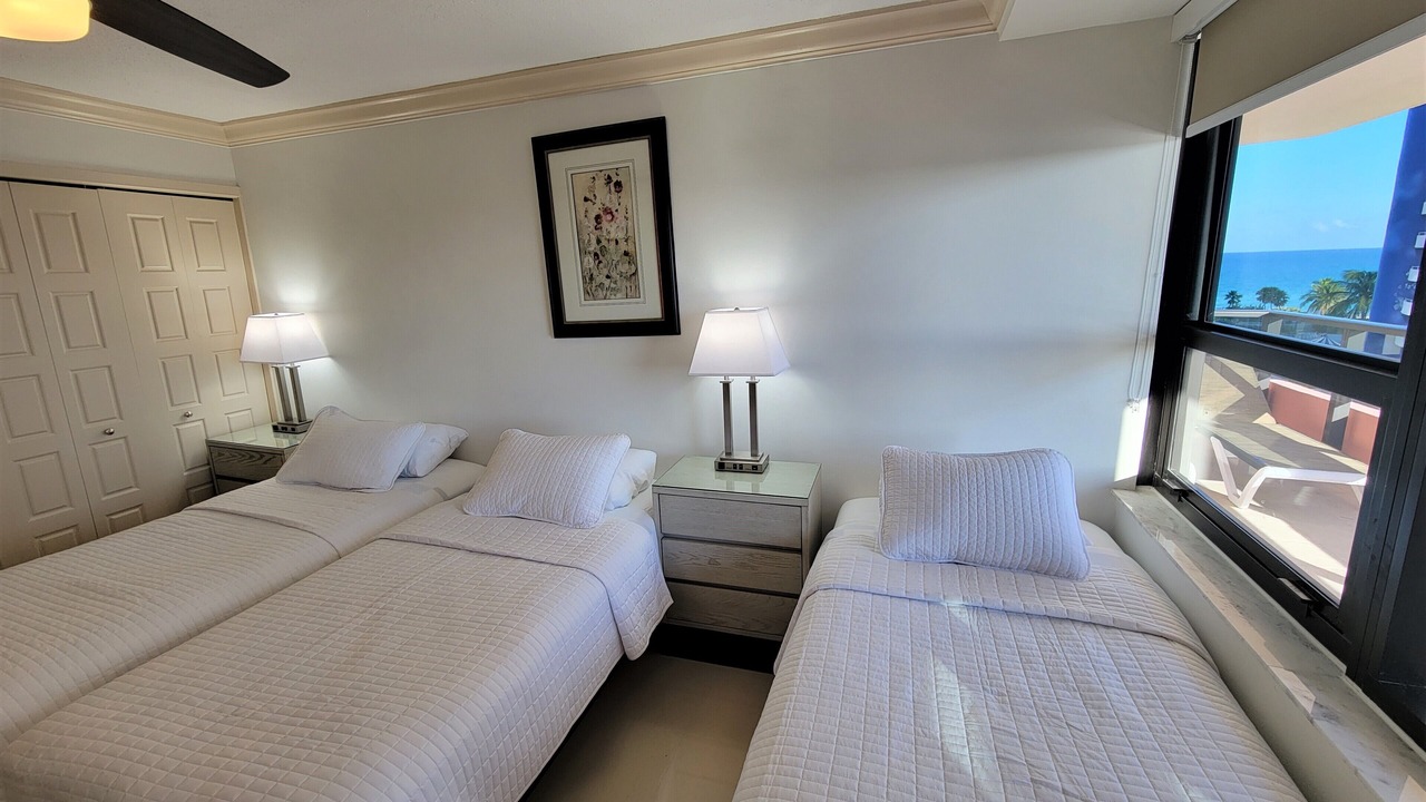 Photo of Bedroom in Mid Beach